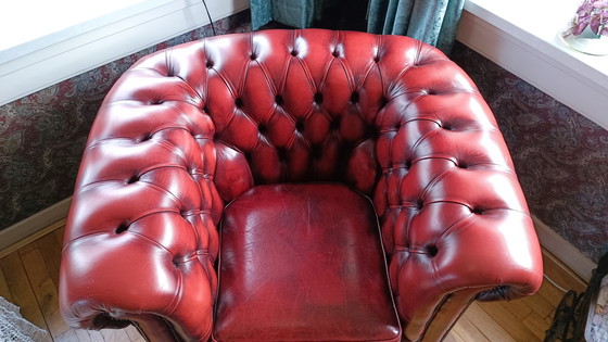 Image 1 of Chesterfield sofa and 2x armchairs