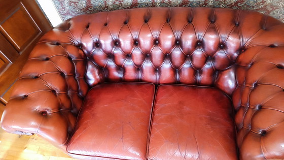 Image 1 of Chesterfield sofa and 2x armchairs