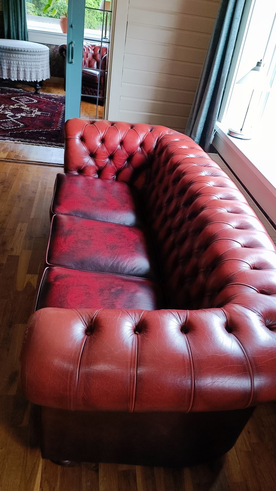 Image 1 of Chesterfield sofa and 2x armchairs