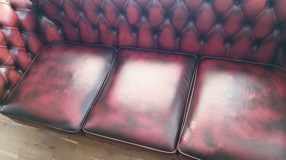 Image 1 of Chesterfield sofa and 2x armchairs