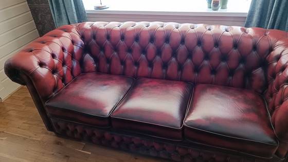 Image 1 of Chesterfield sofa and 2x armchairs