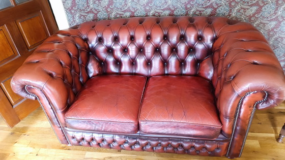 Image 1 of Chesterfield sofa and 2x armchairs