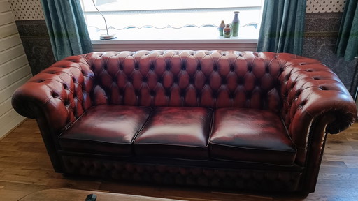 Chesterfield sofa and 2x armchairs