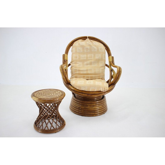 Image 1 of Poltrona vintage con sgabello in rattan, Europa 1980