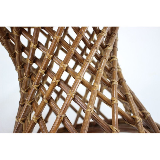 Image 1 of Poltrona vintage con sgabello in rattan, Europa 1980