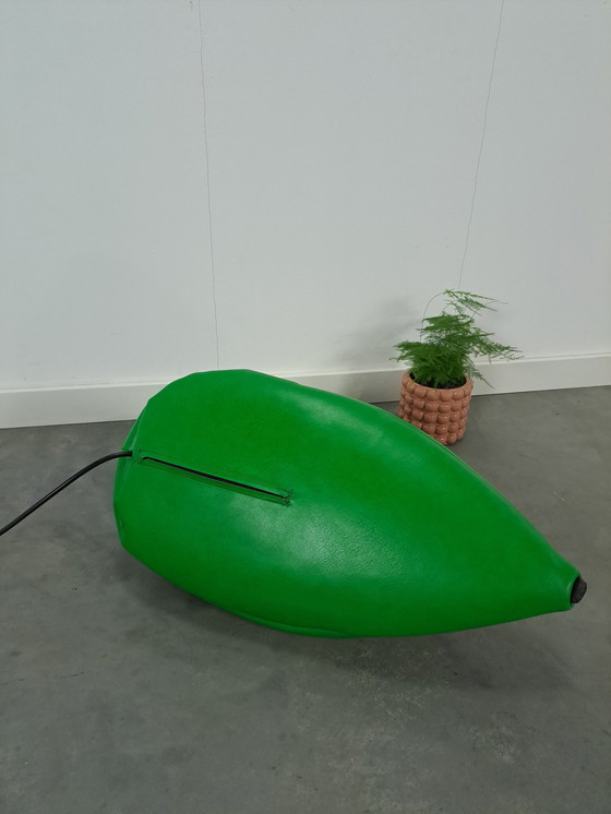 Image 1 of Pouf topo in pelle verde