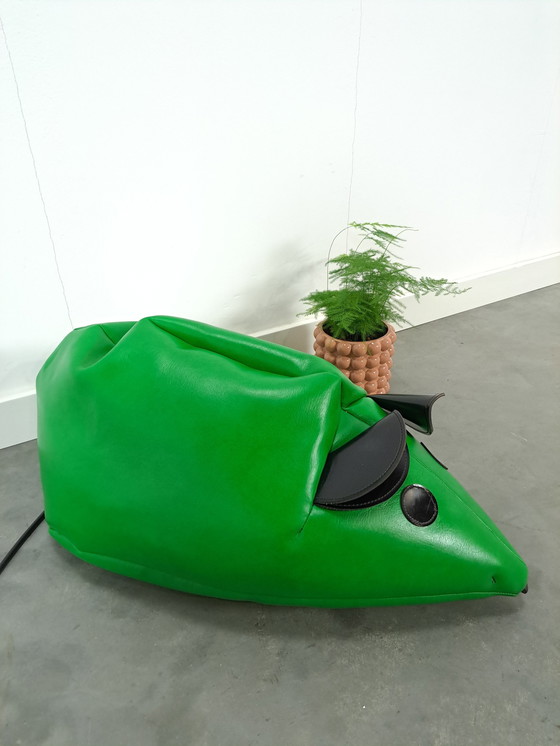 Image 1 of Pouf topo in pelle verde