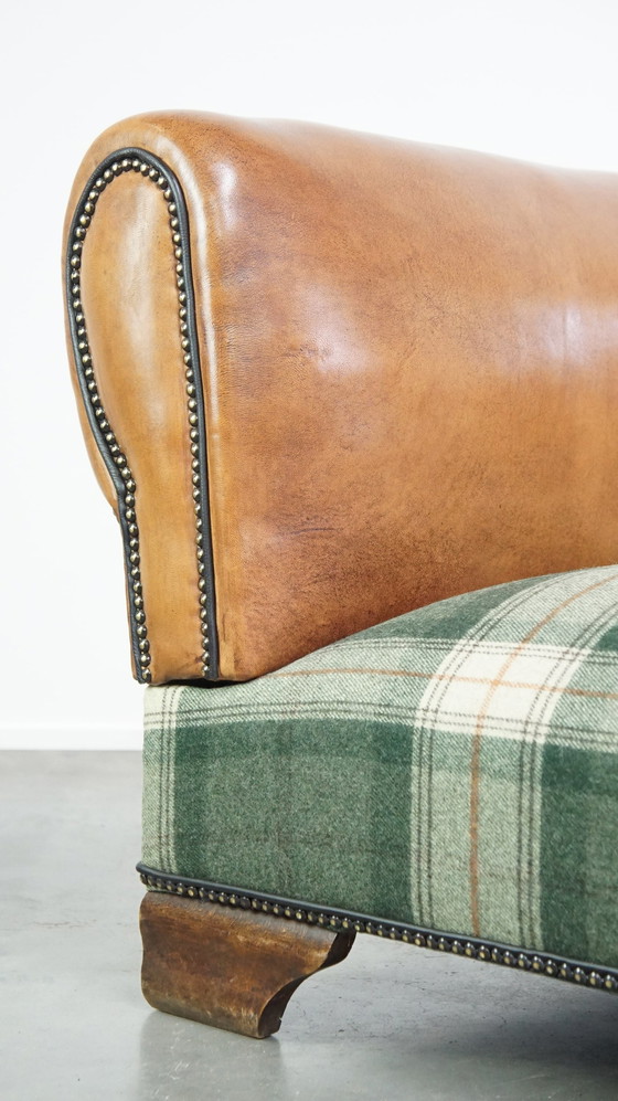 Image 1 of Daybed/Window Sofa With Sheepskin and Wool (canapé de jour/de fenêtre en peau de mouton et laine)