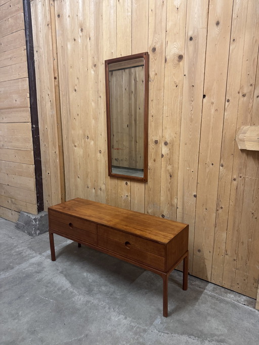 Chest of drawers with mirror