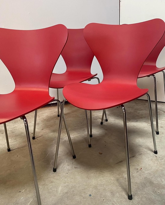 Image 1 of Arne Jacobsen Series 7 Chairs Republic Of Frits Hansen Red 560