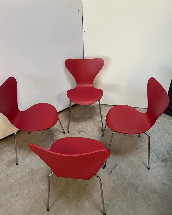 Image 1 of Arne Jacobsen Series 7 Chairs Republic Of Frits Hansen Red 560