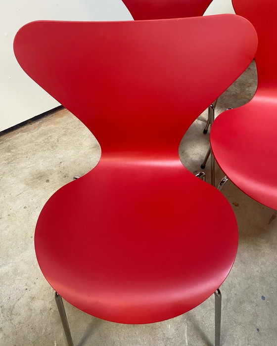 Image 1 of Arne Jacobsen Series 7 Chairs Republic Of Frits Hansen Red 560