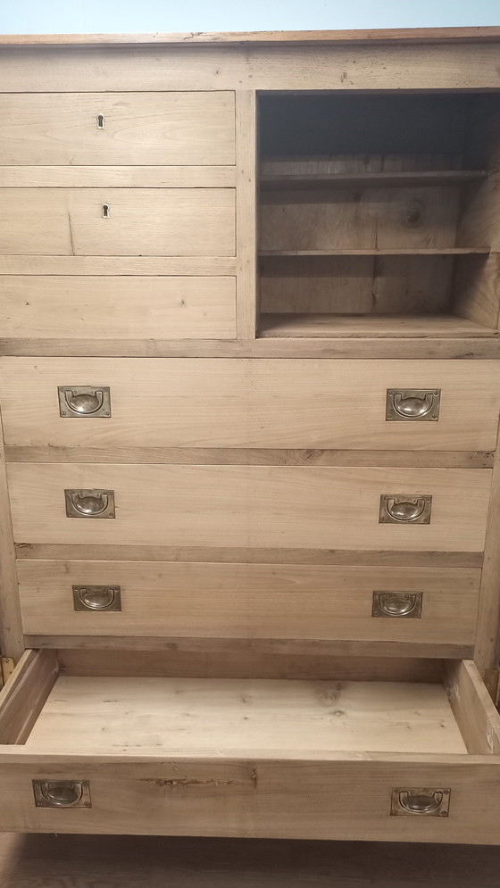 Image 1 of Italian chest of drawers in Walnut, 1920