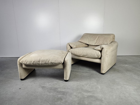 Image 1 of Sillón Cassina con reposapiés, piel Alcantara color crema