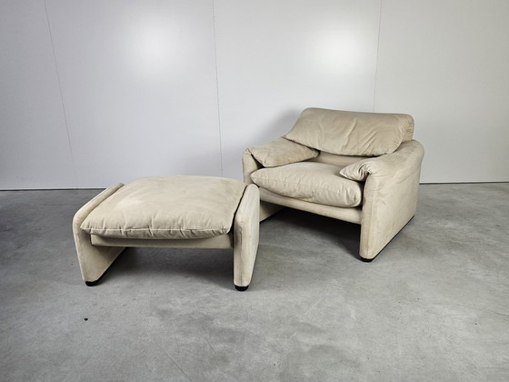 Image 1 of Sillón Cassina con reposapiés, piel Alcantara color crema