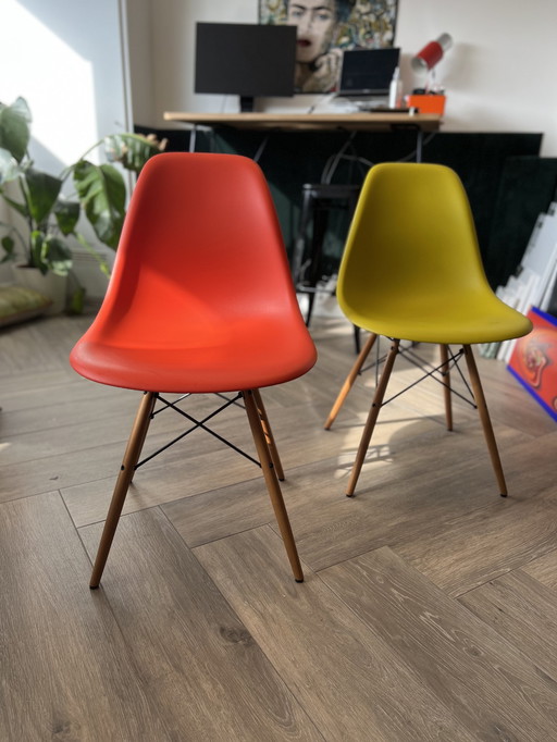 2x Vitra Eames Dsw chair