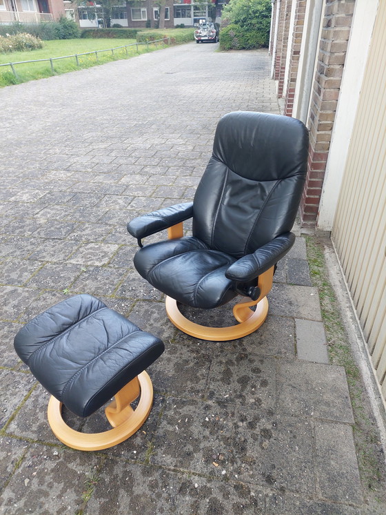 Image 1 of Fauteuil inclinable Stressless avec pouf