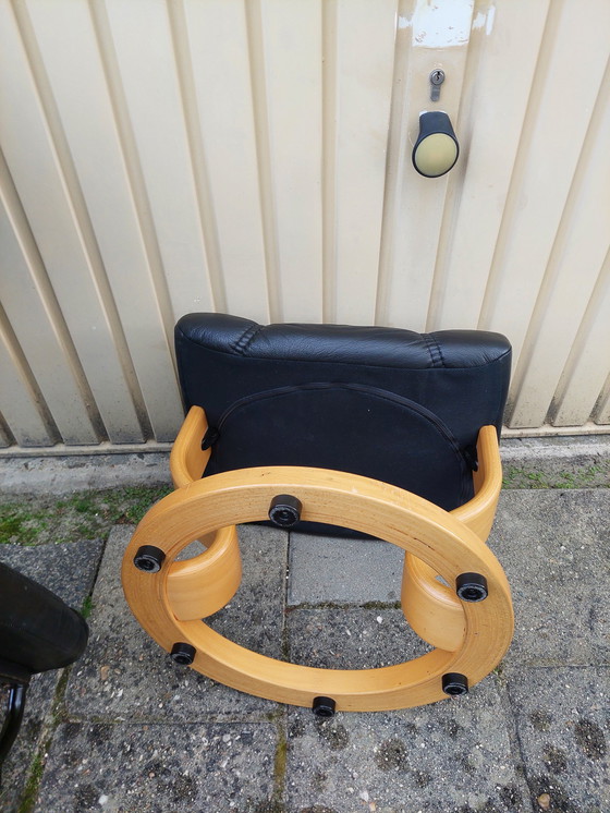 Image 1 of Fauteuil inclinable Stressless avec pouf