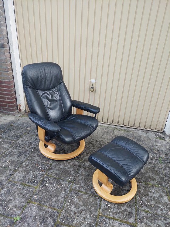 Image 1 of Stressless recliner with footstool