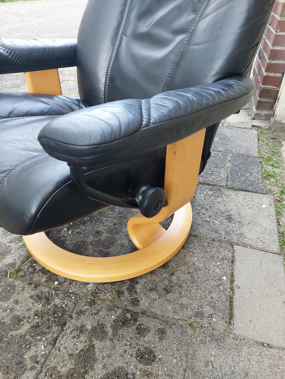 Image 1 of Fauteuil inclinable Stressless avec pouf