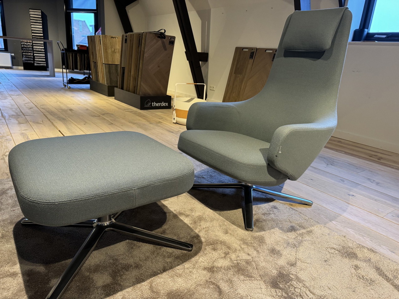 Poltrona Vitra Repos con pouf €5,200 Whoppah