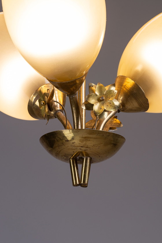 Image 1 of 1940’s Chandelier with flowers in brass and glass 