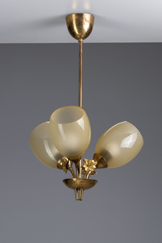 Image 1 of 1940’s Chandelier with flowers in brass and glass 