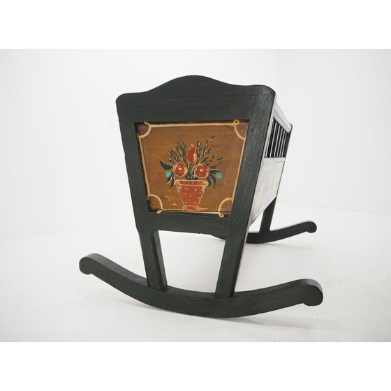 Image 1 of Culla a dondolo dipinta in stile folkloristico d'epoca, anni '30 del XIX secolo