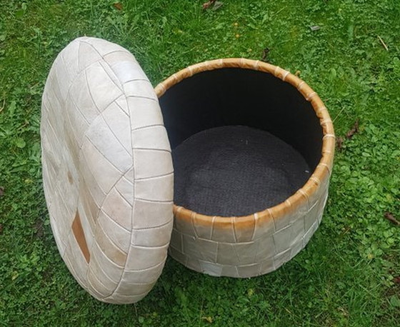 Image 1 of Pouf in pelle patchwork con scomparto interno
