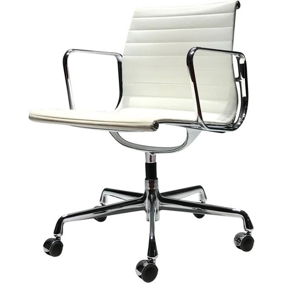 Image 1 of EA117 white chair by Charles & Ray Eames for Vitra