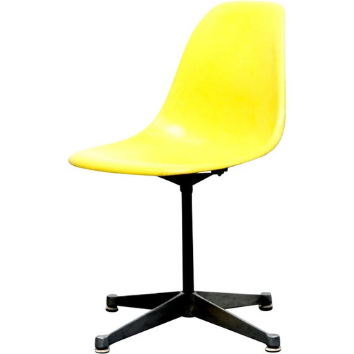 Sedia vintage in fibra di vetro gialla di Charles e Ray Eames per Herman Miller, Germania 1960