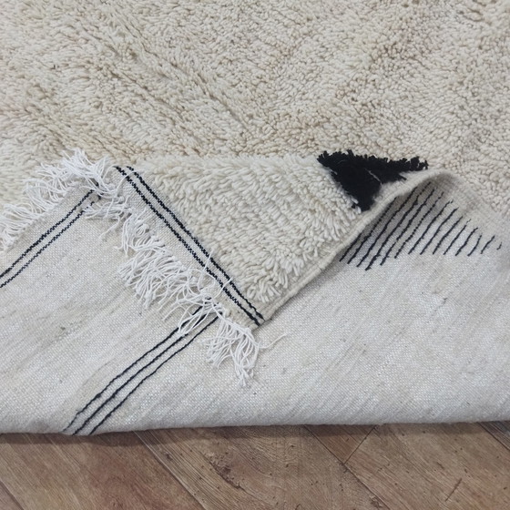 Image 1 of Moroccan Berber Carpet In Black And White - Tapis Berbère Marocain Blanc Et Noir