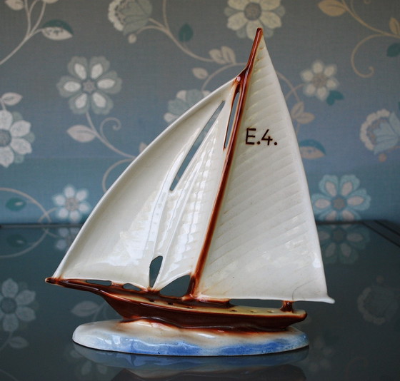 Image 1 of Barco de vela de porcelana del artista Ditmar Urbach, 1935