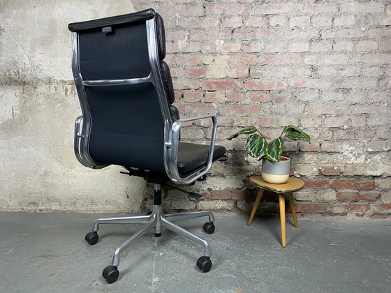 Image 1 of Vitra Soft Pad Chair EA 219 - Fauteuil de bureau de Charles & Ray Eames