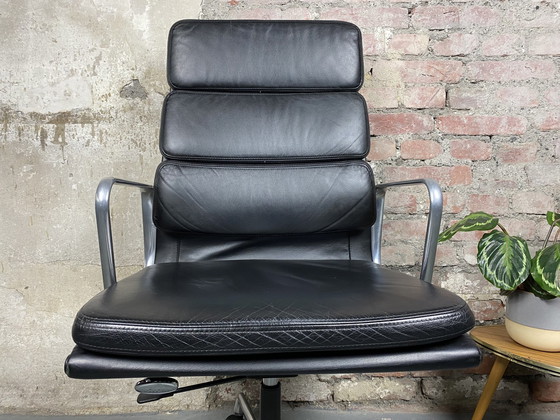 Image 1 of Vitra Soft Pad Chair EA 219 office chair by Charles & Ray Eames