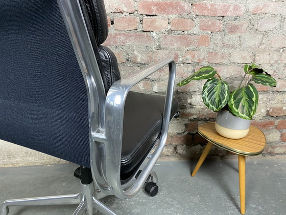 Image 1 of Vitra Soft Pad Chair EA 219 office chair by Charles & Ray Eames