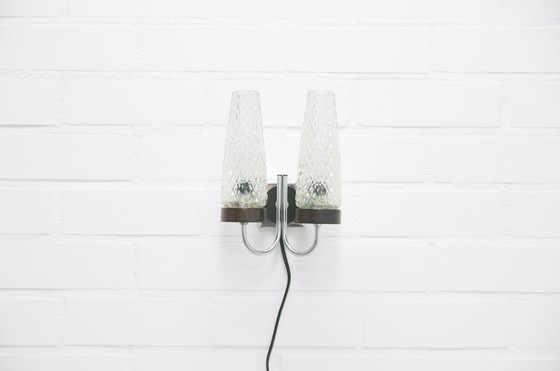 Image 1 of Lampada da parete vintage cromata in vetro e legno