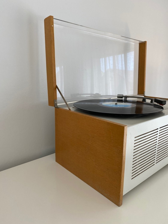 Image 1 of Legendary Braun SK-55 record player from 1963 in beautiful condition!