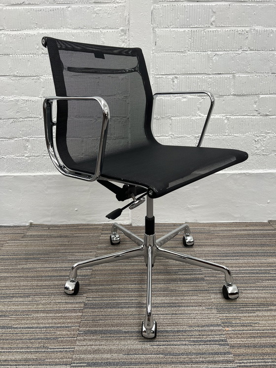 Image 1 of 1X Ea118 Charles Ray Eames Chair