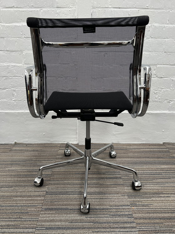 Image 1 of 1X Ea118 Charles Ray Eames Chair