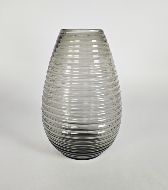 Image 1 of Glass factory Leerdam - A.D. Copier - Ribbed vase - Drop shape - Smoke glass - 1953