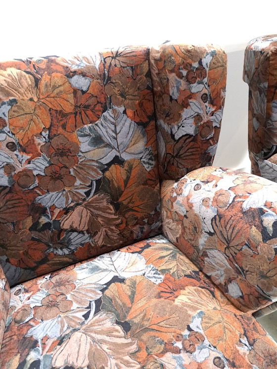 Image 1 of Ensemble de fauteuils à fleurs avec pieds en bois