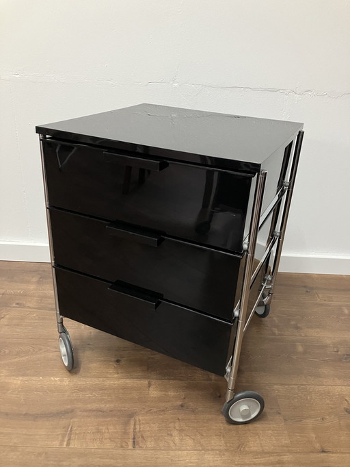 Kartell Mobil 3, chest of drawers trolly by Antonio Citterio