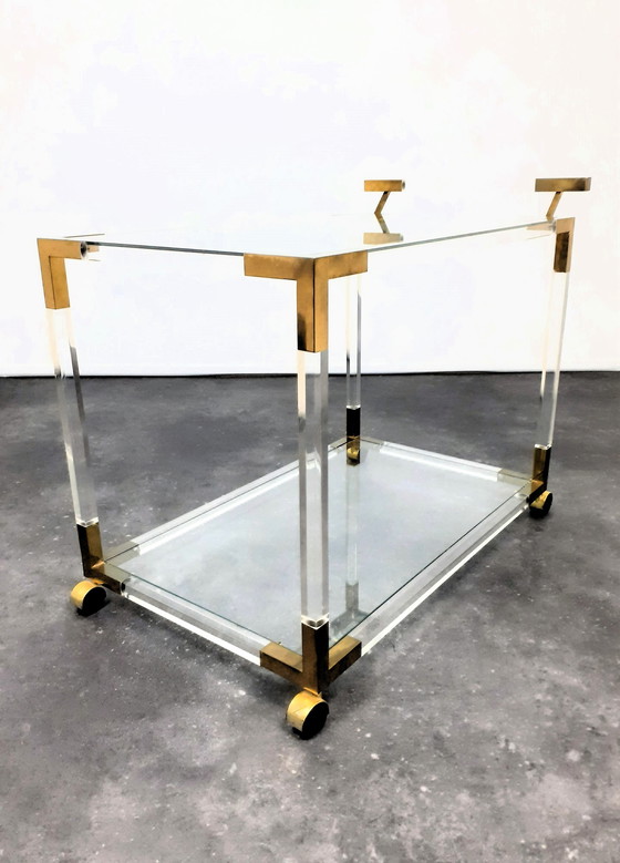 Image 1 of Chariot de bar en lucite et laiton par Jonathan Adler