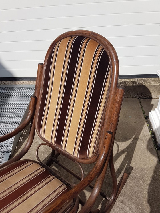 Image 1 of Fauteuil à bascule vintage en rotin manou