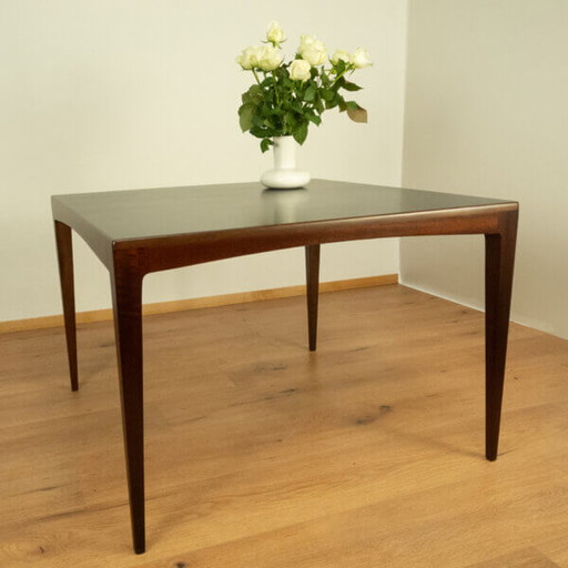 Table basse, 1960s : Cadre en acajou avec dessus de table laqué noir