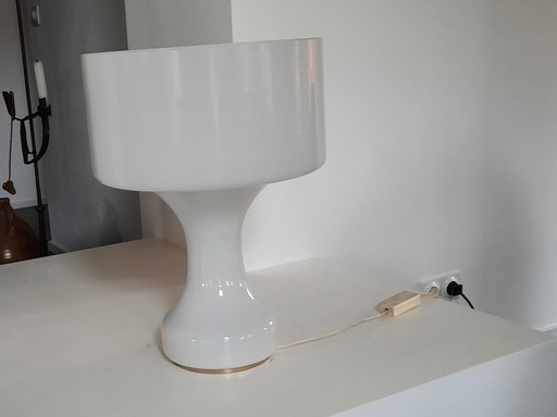 Lampe de table vintage en verre opale.