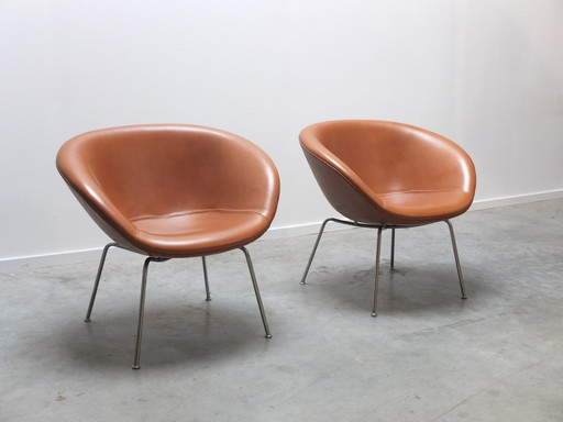 Early Pair Of 'Pot' Chairs By Arne Jacobsen For Fritz Hansen, 1959