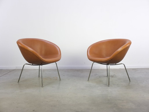 Early Pair Of 'Pot' Chairs By Arne Jacobsen For Fritz Hansen, 1959