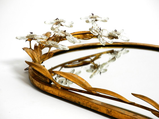 Image 1 of Hermoso conjunto de espejo de pared de hierro con diseño floral y estante a juego, chapado en oro, de Banci Firenze, Italia.